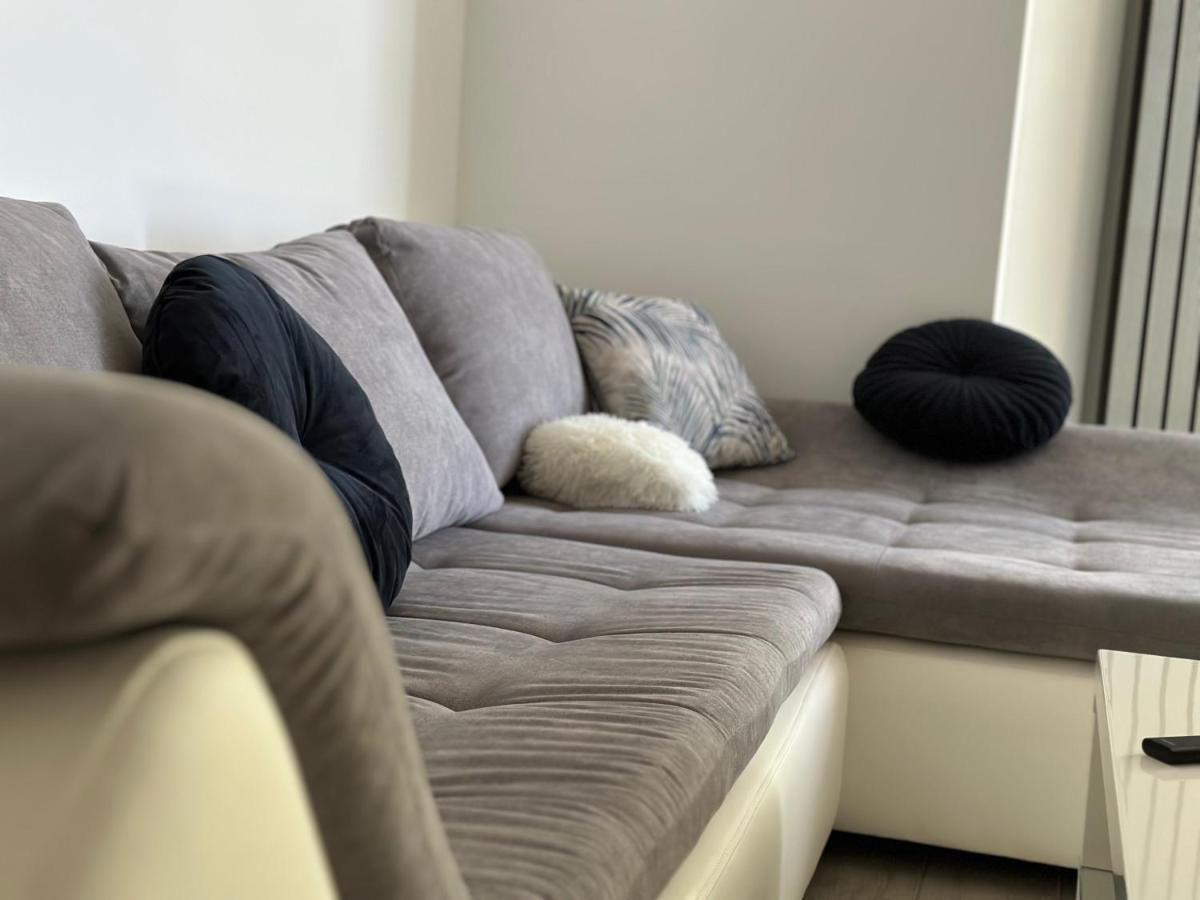 Waves 13 Apartment นาโวดาริ ภายนอก รูปภาพ